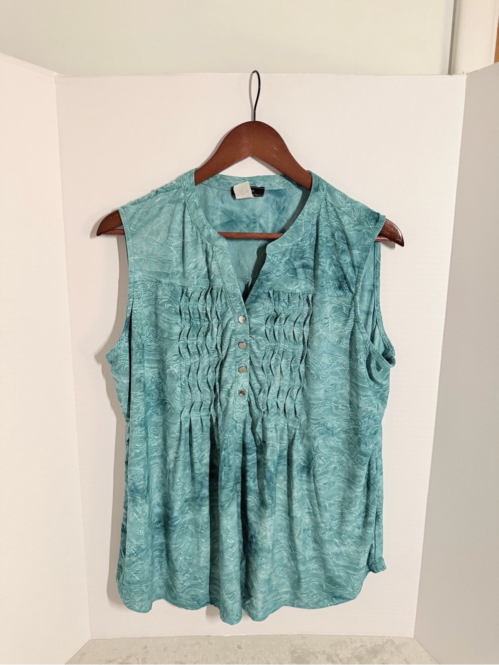 Sleeveless Pintuck Blouse in Teal
